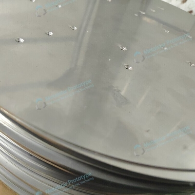 niedriges Laserschneiden von Aluminium- und Stahlteilen